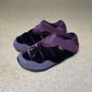 Teva Ember Moc Women's Slip On Slipper Shoes Size 7 Maroon Velvet Quilted